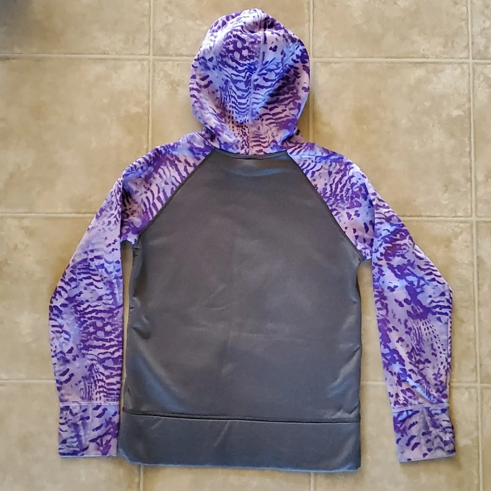 Girls Under Armour Sweatshirt. - Picture 5 of 5